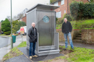FEATURE - Eine moderne Toilette für Busfahrer lässt die Einwohner von Biggin Hill staunen