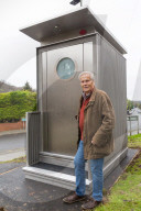 FEATURE - Eine moderne Toilette für Busfahrer lässt die Einwohner von Biggin Hill staunen