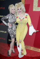 PEOPLE - Promis an der 'Dumplin' Premiere in Los Angeles