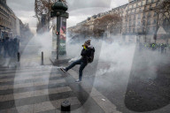 NEWS - Gilets Jaunes: Demonstrationen und Ausschreitungen in Paris