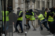 NEWS - Gilets Jaunes: Demonstrationen und Ausschreitungen in Paris