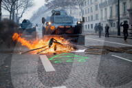 NEWS - Gilets Jaunes: Demonstrationen und Ausschreitungen in Paris