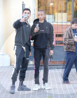 PEOPLE - Jaden Smith mit Freunden in Calabasas unterwegs
