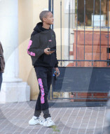 PEOPLE - Jaden Smith mit Freunden in Calabasas unterwegs