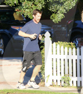 PEOPLE - Christian Bale joggt durch die Nachbarschaft