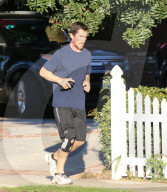 PEOPLE - Christian Bale joggt durch die Nachbarschaft