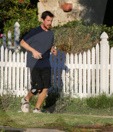 PEOPLE - Christian Bale joggt durch die Nachbarschaft