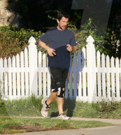 PEOPLE - Christian Bale joggt durch die Nachbarschaft