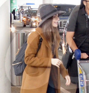 PEOPLE - Lily Collins wird herzlich in Los Angeles empfangen