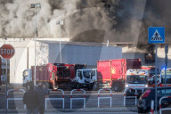 NEWS - Roms Müll steht in Flammen: Abfallanlage brennt lichterloh