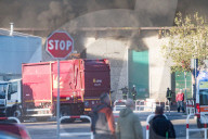 NEWS - Roms Müll steht in Flammen: Abfallanlage brennt lichterloh