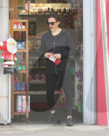 PEOPLE - X-Mas Shopping: Jennifer Garner im Spielzeug Laden