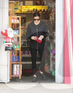 PEOPLE - X-Mas Shopping: Jennifer Garner im Spielzeug Laden