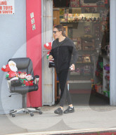 PEOPLE - X-Mas Shopping: Jennifer Garner im Spielzeug Laden