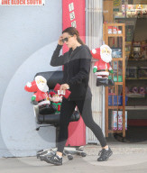PEOPLE - X-Mas Shopping: Jennifer Garner im Spielzeug Laden