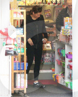PEOPLE - X-Mas Shopping: Jennifer Garner im Spielzeug Laden