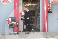 PEOPLE - X-Mas Shopping: Jennifer Garner im Spielzeug Laden