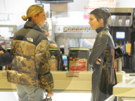 EXKLUSIV - Kendall Jenner bei MacDonalds 