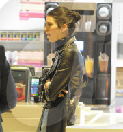 EXKLUSIV - Kendall Jenner bei MacDonalds 