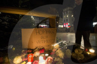 NEWS - Anschlag in Strassburg: Kerzen und Blumen für die Opfer