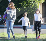 PEOPLE - Jennifer Garner mit ihren Kindern in Los Angeles unterwegs