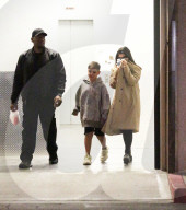 EXKLUSIV - Schlechte Quoten: Kourtney Kardashian gibt sich bedeckt
