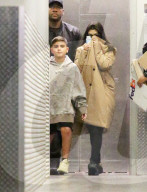 EXKLUSIV - Schlechte Quoten: Kourtney Kardashian gibt sich bedeckt