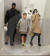 EXKLUSIV - Schlechte Quoten: Kourtney Kardashian gibt sich bedeckt