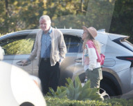 EXKLUSIV - John Voight in Bel-Air unterwegs