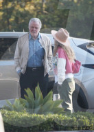 EXKLUSIV - John Voight in Bel-Air unterwegs