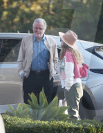 EXKLUSIV - John Voight in Bel-Air unterwegs