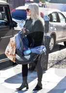 PEOPLE - Hilary Duff mit Tochter Banks beim Shoppen in Los Angeles