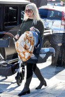 PEOPLE - Hilary Duff mit Tochter Banks beim Shoppen in Los Angeles