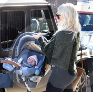 PEOPLE - Hilary Duff mit Tochter Banks beim Shoppen in Los Angeles