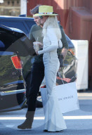 PEOPLE - Laeticia Hallyday mit Emmanuel Philibert de Savoie beim Einkaufen in Brentwood