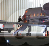 EXKLUSIV - Justin Bieber und Hailey Baldwin steigen in einen Privatjet und beten 