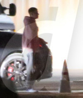 EXKLUSIV - Justin Bieber und Hailey Baldwin steigen in einen Privatjet und beten 