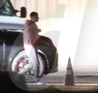 EXKLUSIV - Justin Bieber und Hailey Baldwin steigen in einen Privatjet und beten 