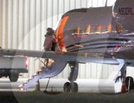 EXKLUSIV - Justin Bieber und Hailey Baldwin steigen in einen Privatjet und beten 