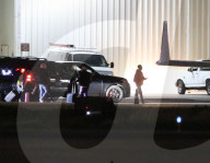 EXKLUSIV - Justin Bieber und Hailey Baldwin steigen in einen Privatjet und beten 