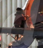 EXKLUSIV - Justin Bieber und Hailey Baldwin steigen in einen Privatjet und beten 