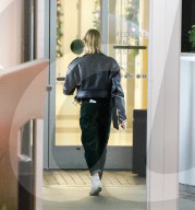 EXKLUSIV - Schwanger? Hailey Baldwin besucht das Cedars-Sinai Spital in Beverly Hills 