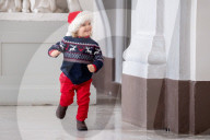 EXKLUSIV - In Weihnachtlicher Stimmung: Carl Philip mit seinem Sohn Alexander im Palast in Stockholm