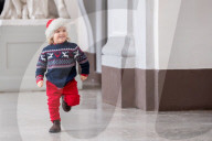 EXKLUSIV - In Weihnachtlicher Stimmung: Carl Philip mit seinem Sohn Alexander im Palast in Stockholm