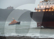NEWS - Russisches Containerschiff sitzt vor Cornwall auf Grund