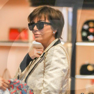 PEOPLE - Kris Jenner und Enkel Mason bummeln bei Versace in Beverly Hills