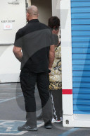 PEOPLE - Kris Jenner und Enkel Mason bummeln bei Versace in Beverly Hills
