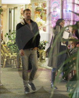 PEOPLE - Joshua Jackson beim romantischen Dinner-Date mit einer unbekannten Frau