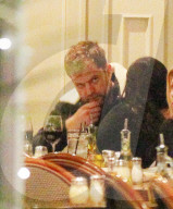 PEOPLE - Joshua Jackson beim romantischen Dinner-Date mit einer unbekannten Frau