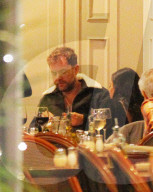 PEOPLE - Joshua Jackson beim romantischen Dinner-Date mit einer unbekannten Frau
